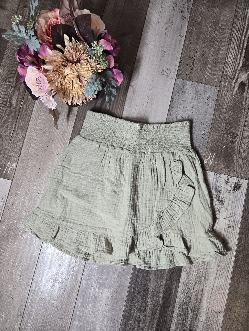 Rylee + Cru Women's Olive Green Smocked Waist Asymmetric Ruffled Mini Skirt XS